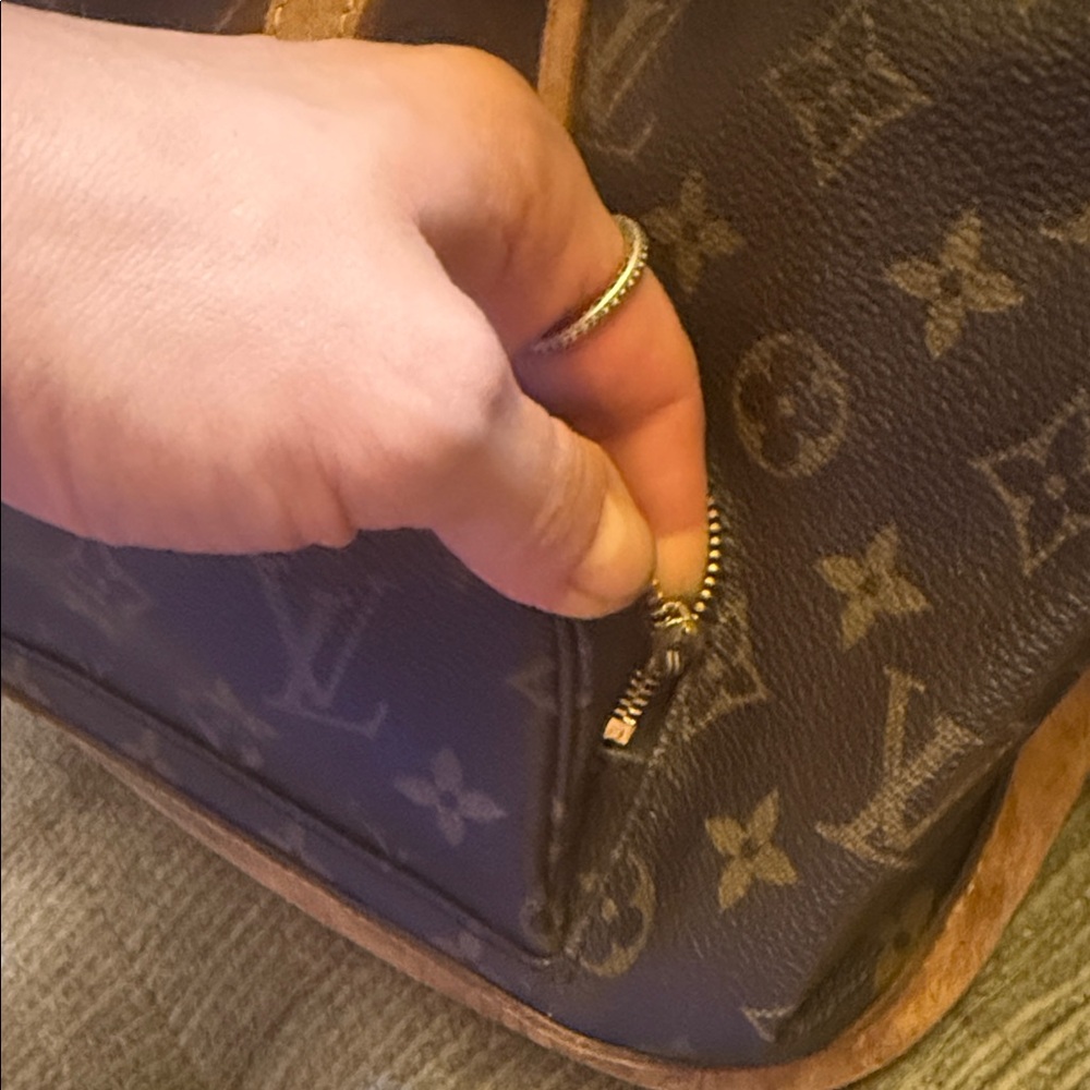 Louis Vuitton Brown MonogramBag - Picture 3 of 6